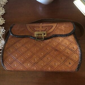 🐲Unique Vintage Tooled Leather Purse- 704 $50 or $45 w/offer